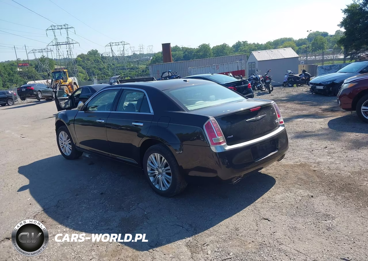 2013 Chrysler 300C Luxury Series Awd VIN:2C3CCAST2DH565910 - 3