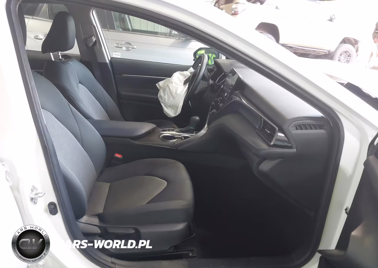 2022 Toyota Camry Le Hybrid VIN:4T1C31AKXNU584638 - 5