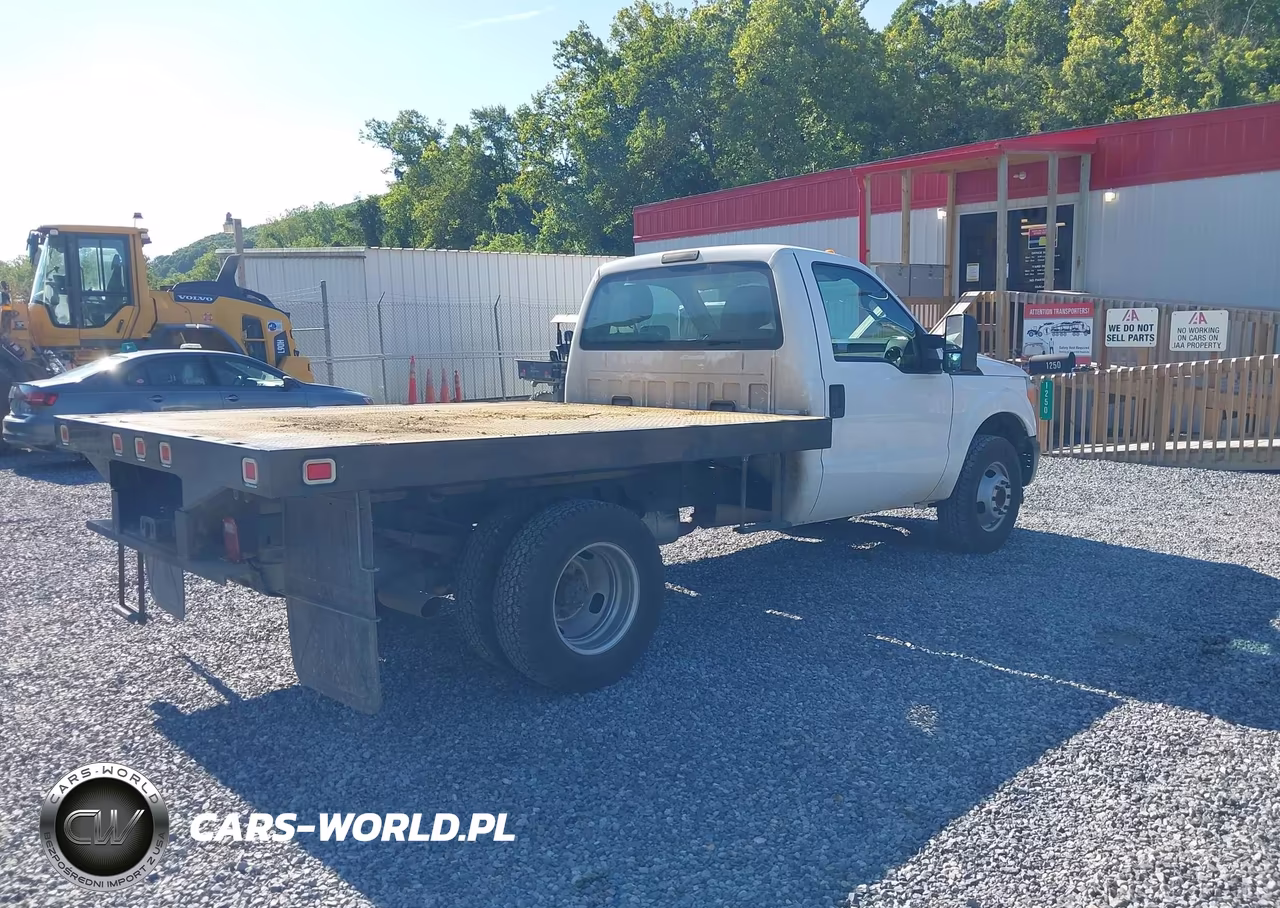 2015 Ford F-350 Chassis Xl VIN:1FDRF3G66FEA14770 - 4