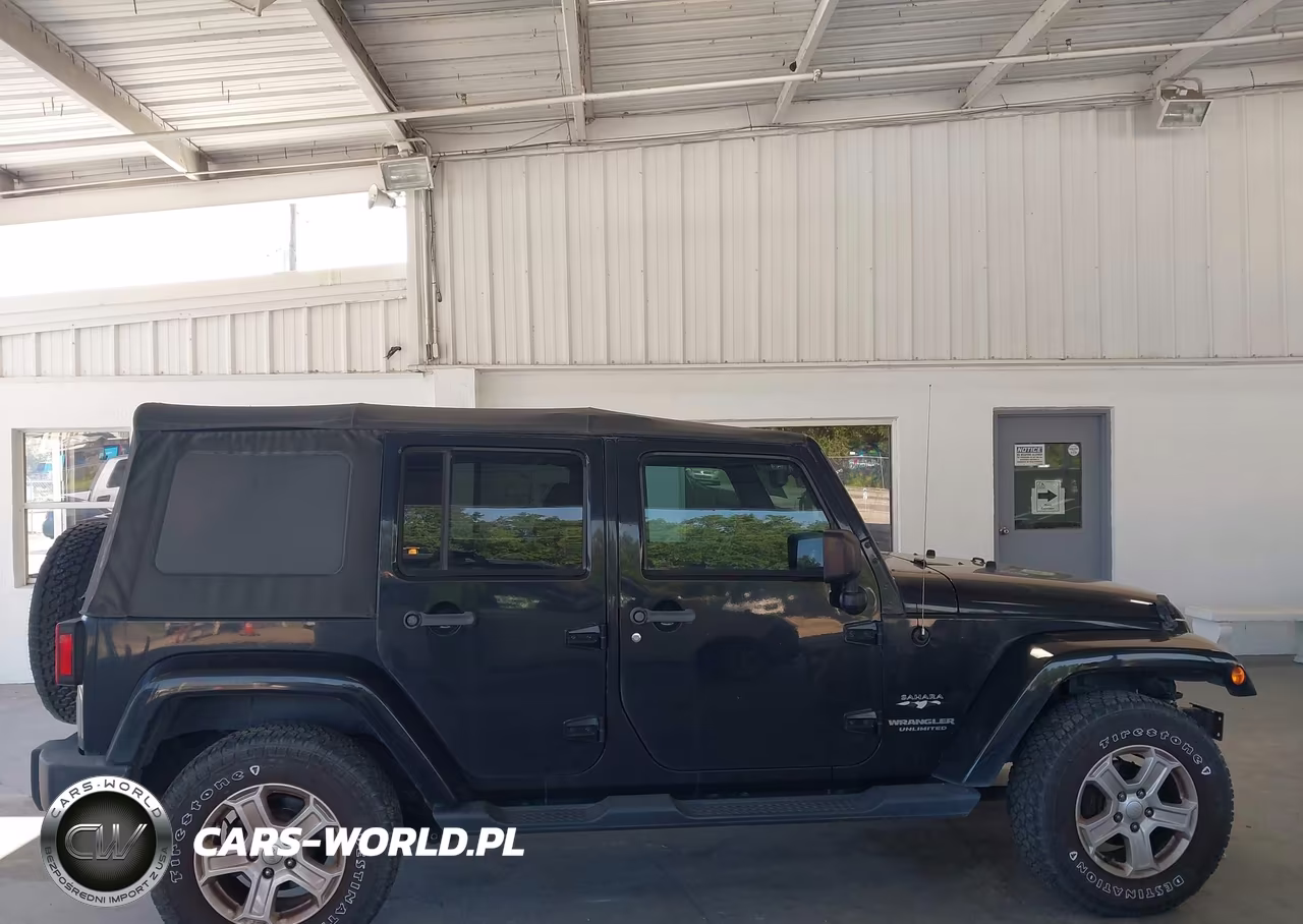 2016 Jeep Wrangler Unlimited Sahara VIN:1C4BJWEG8GL184806 - 14