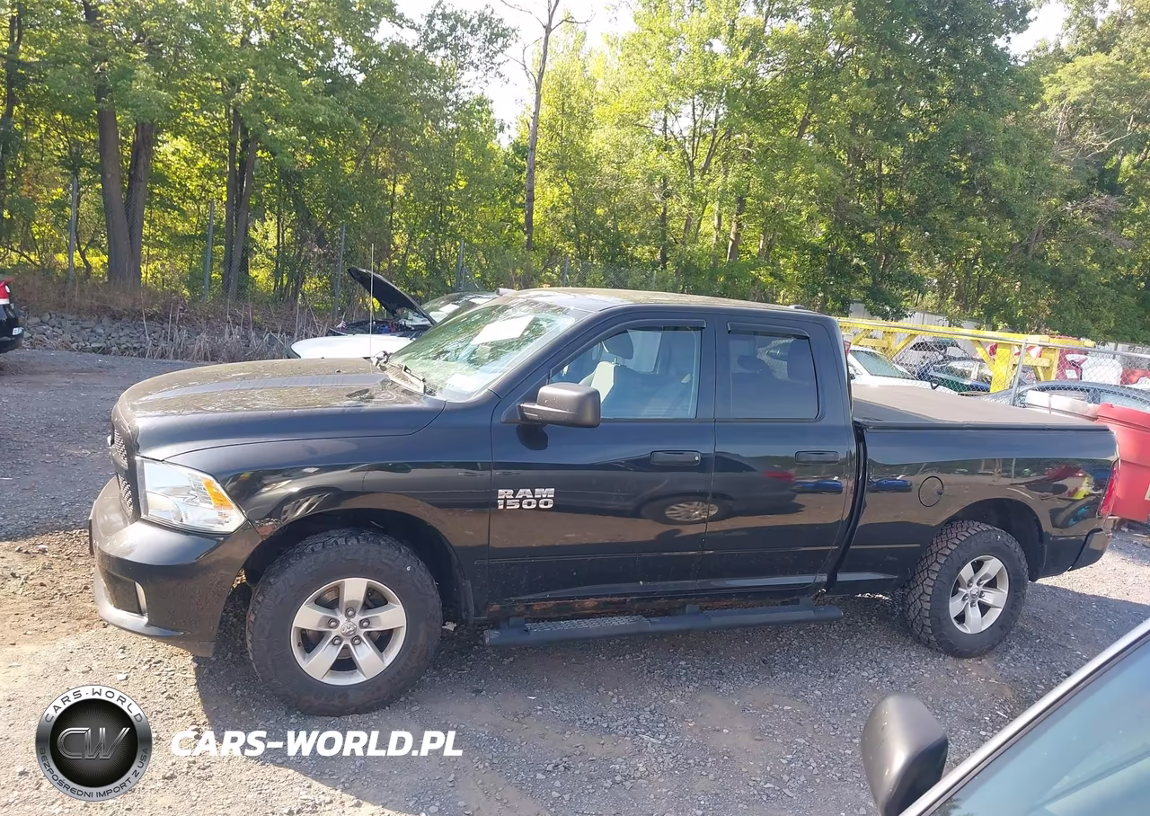 2018 Ram 1500 Express 4X4 6'4 Box VIN:1C6RR7FG4JS205246 - 14