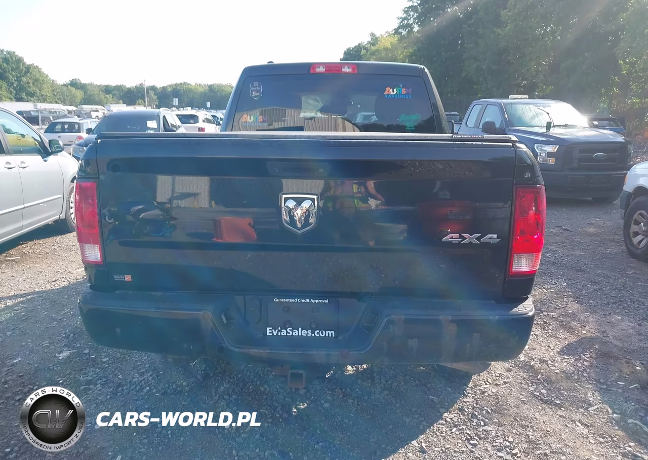 2018 Ram 1500 Express 4X4 6'4 Box VIN:1C6RR7FG4JS205246 - 16
