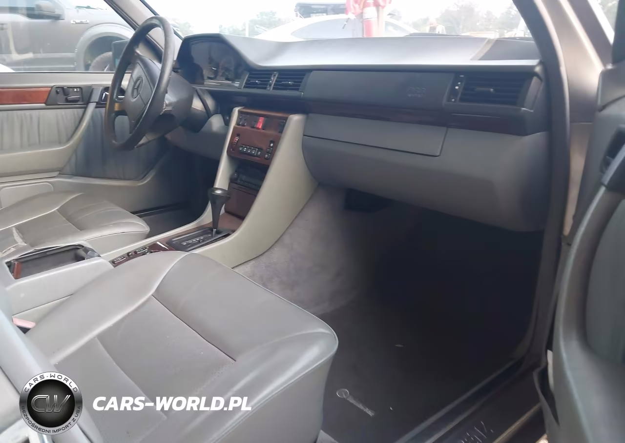 1995 Mercedes-Benz E 320 Base-320 Special VIN:WDBEA32E7SC256911 - 5