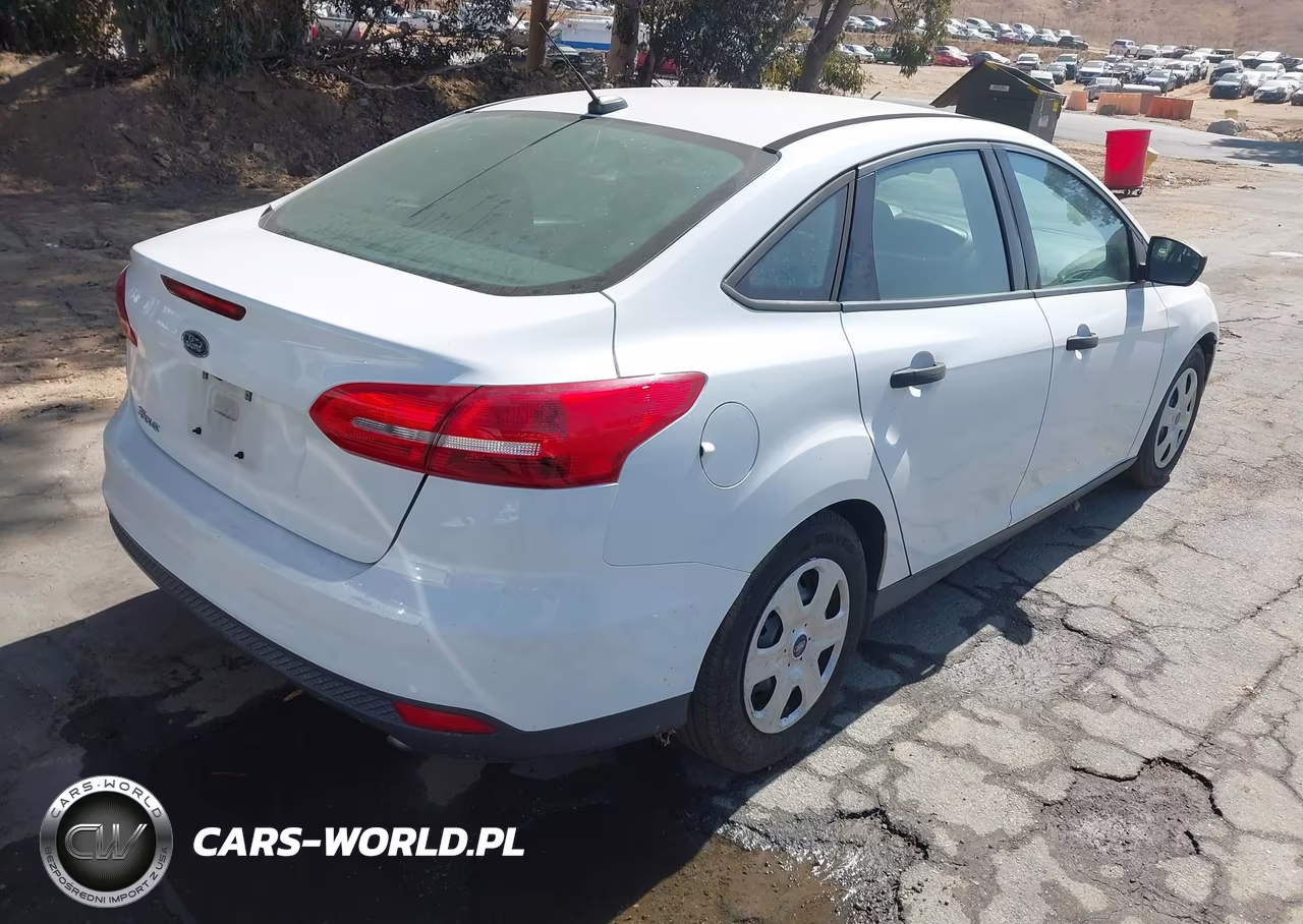 2015 Ford Focus S VIN:1FADP3E20FL358043 - 4