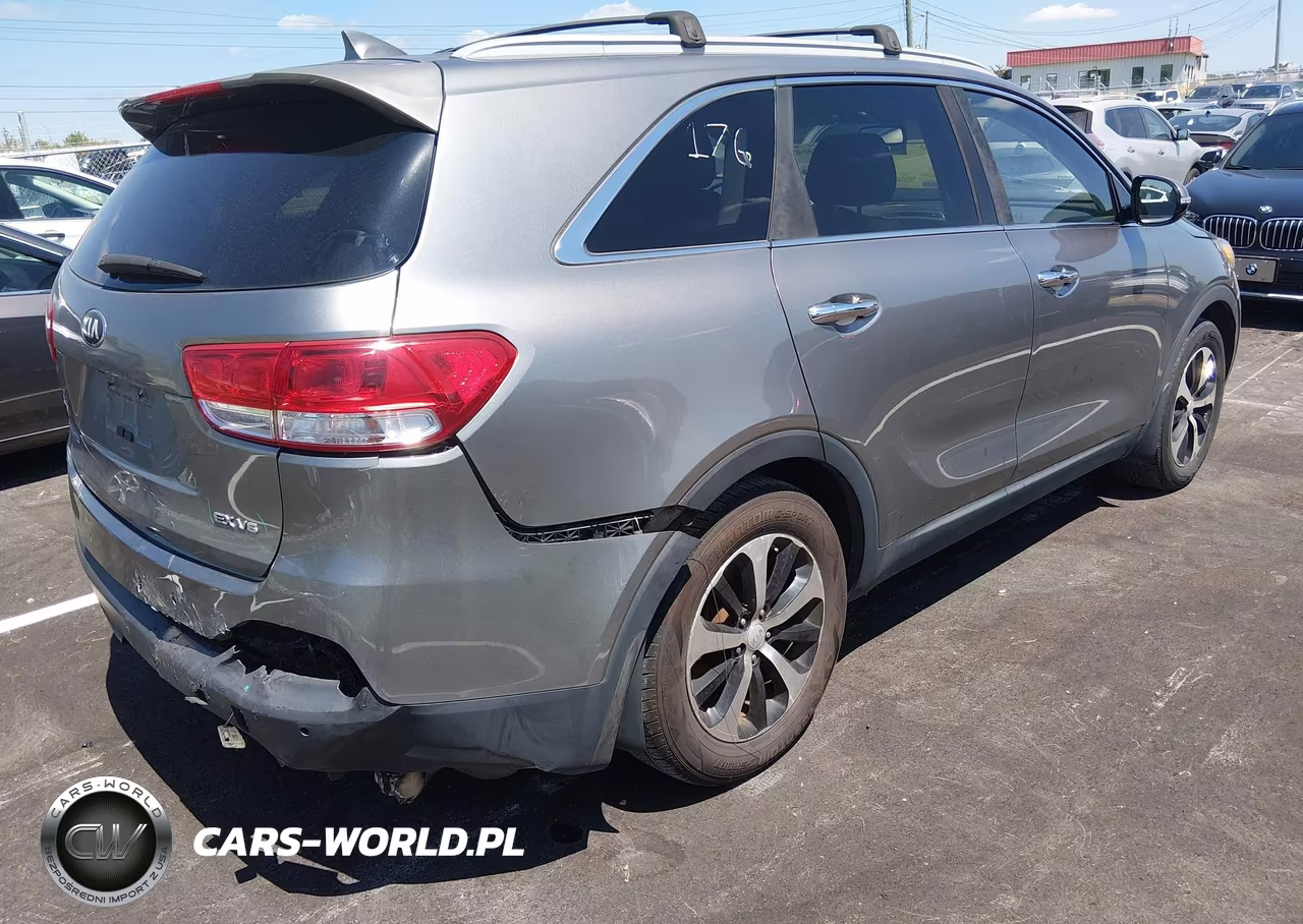 2016 Kia Sorento 3.3L Ex VIN:5XYPH4A50GG077903 - 4