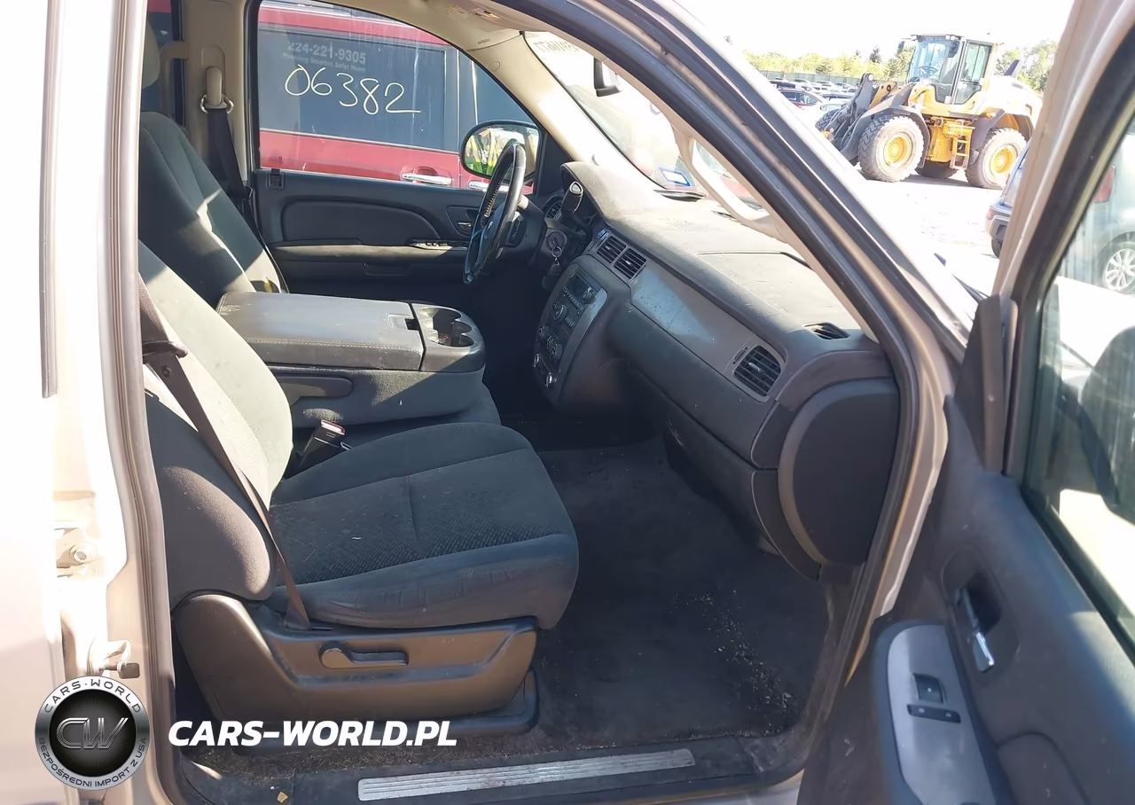2008 Chevrolet Suburban 1500 Ls VIN:1GNFC16J58R256589 - 5