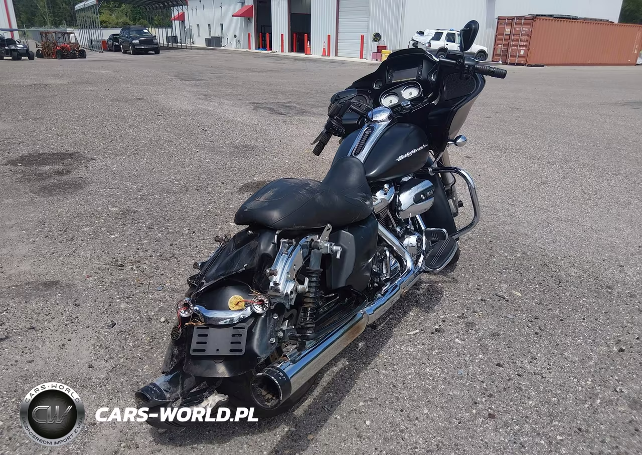 2017 Harley-Davidson Fltrxs Road Glide Special VIN:1HD1KTC17HB664881 - 4