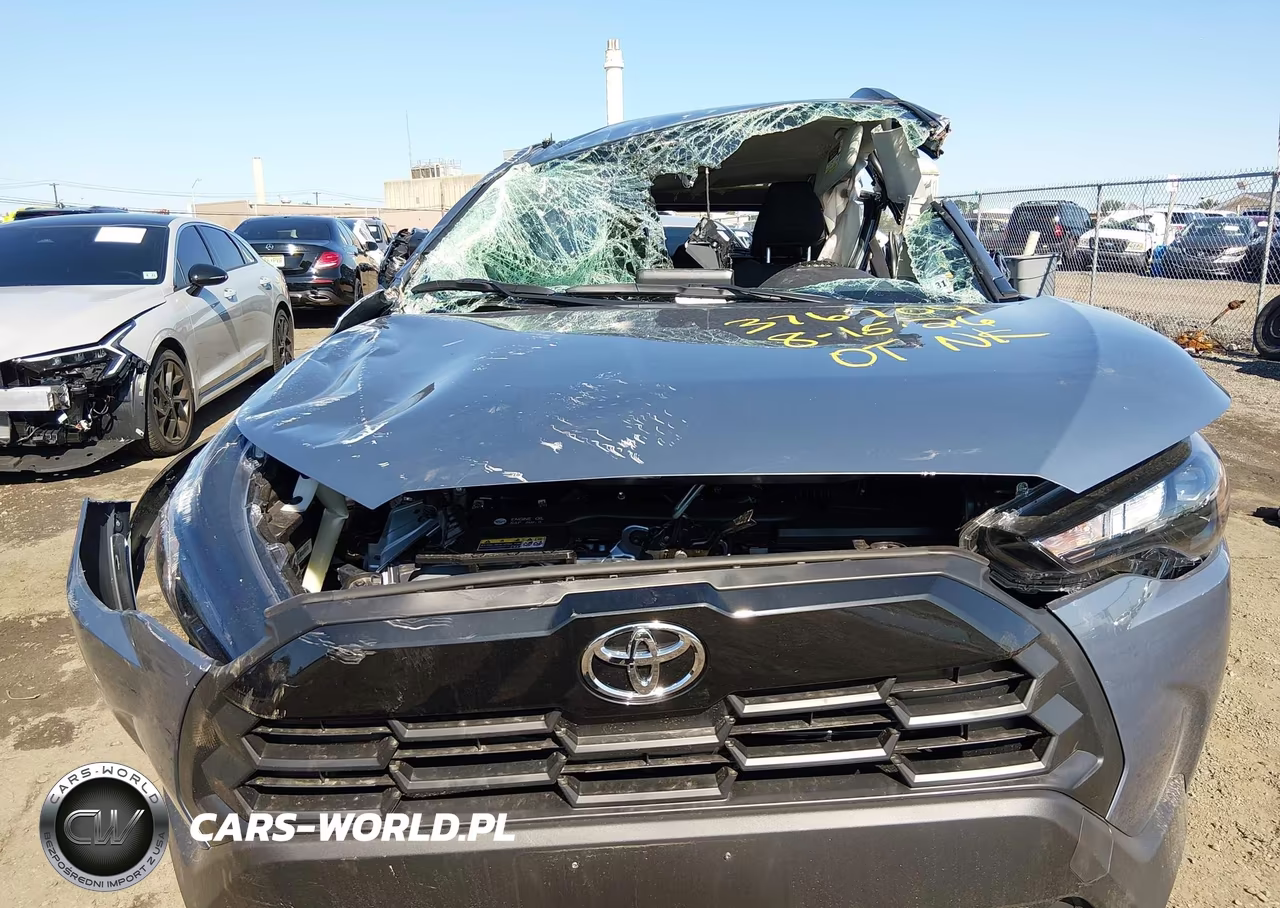 2026 Toyota Corolla Cross Le VIN:7MUCAABG1TV184172 - 11