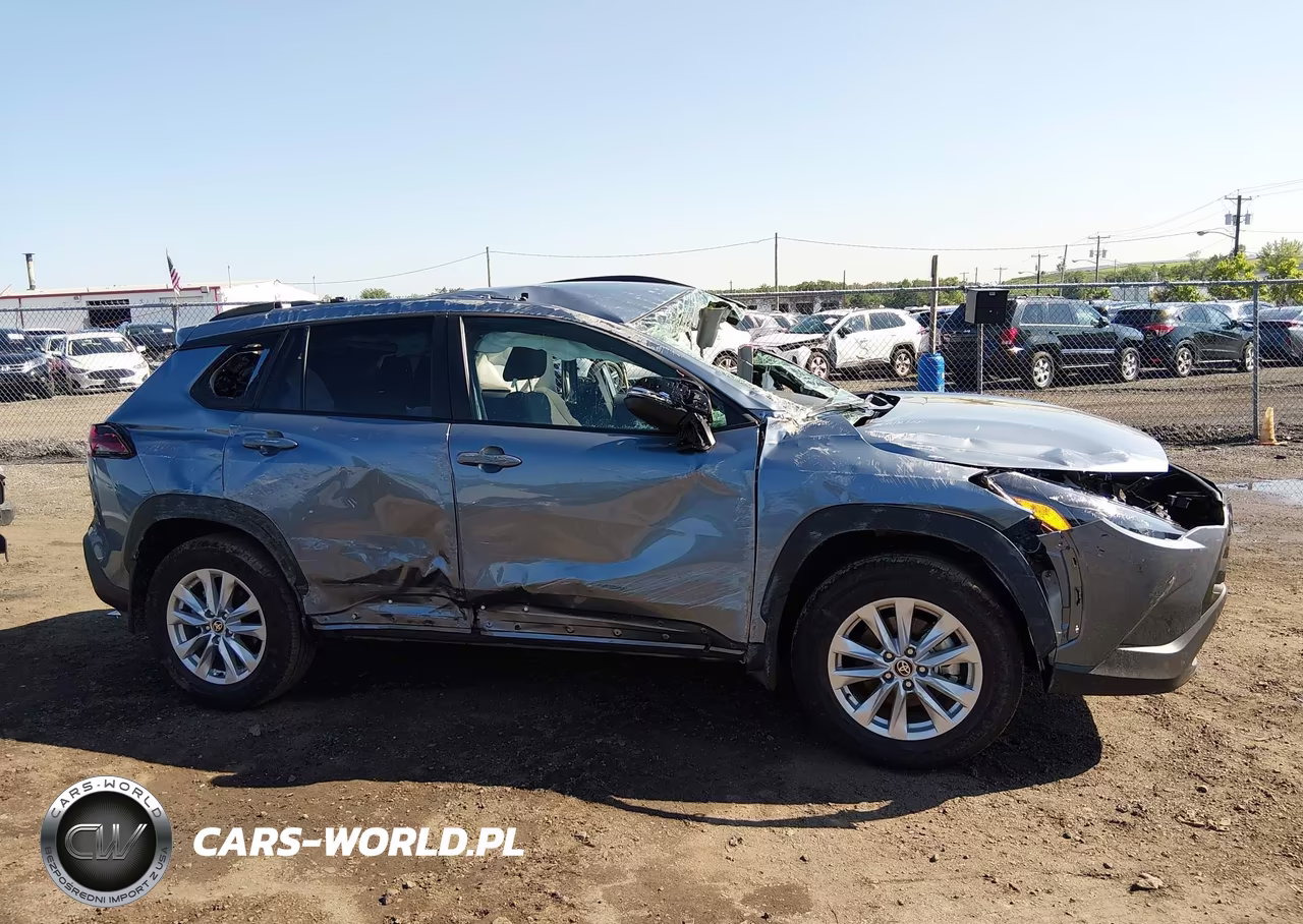 2026 Toyota Corolla Cross Le VIN:7MUCAABG1TV184172 - 12