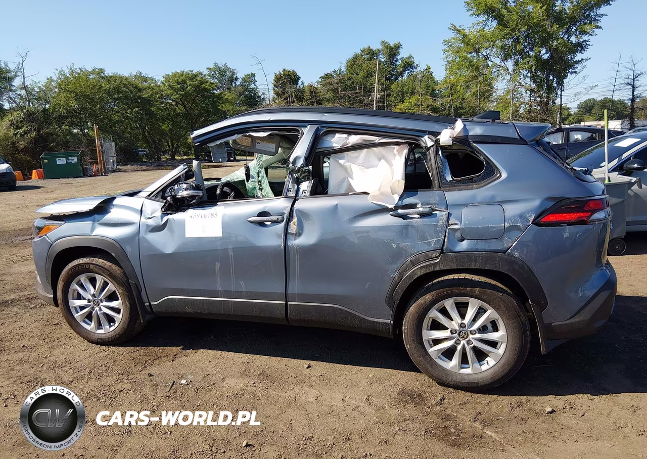 2026 Toyota Corolla Cross Le VIN:7MUCAABG1TV184172 - 13
