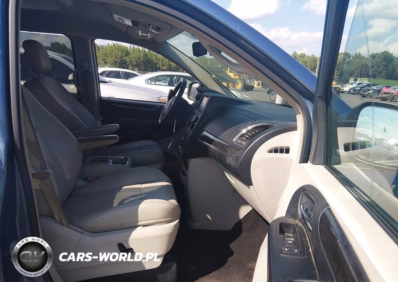 2011 Chrysler Town & Country Touring-L VIN:2A4RR8DG5BR746112 - 5
