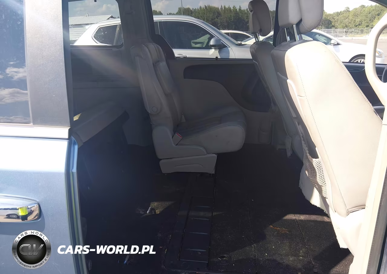 2011 Chrysler Town & Country Touring-L VIN:2A4RR8DG5BR746112 - 8