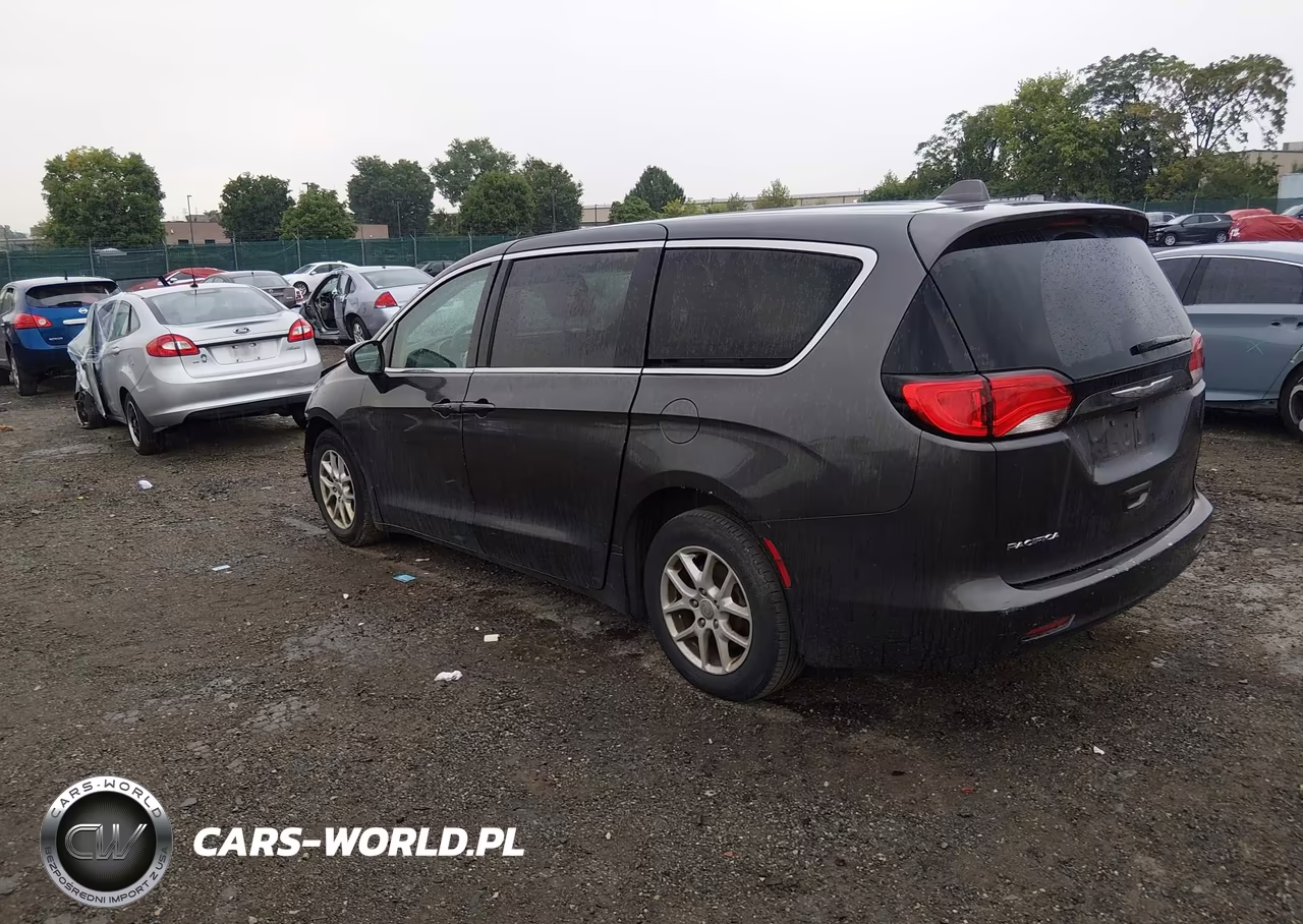 2017 Chrysler Pacifica Lx VIN:2C4RC1CG1HR633394 - 3