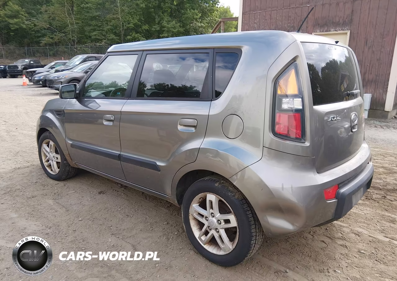 2010 Kia Soul + VIN:KNDJT2A27A7048336 - 3