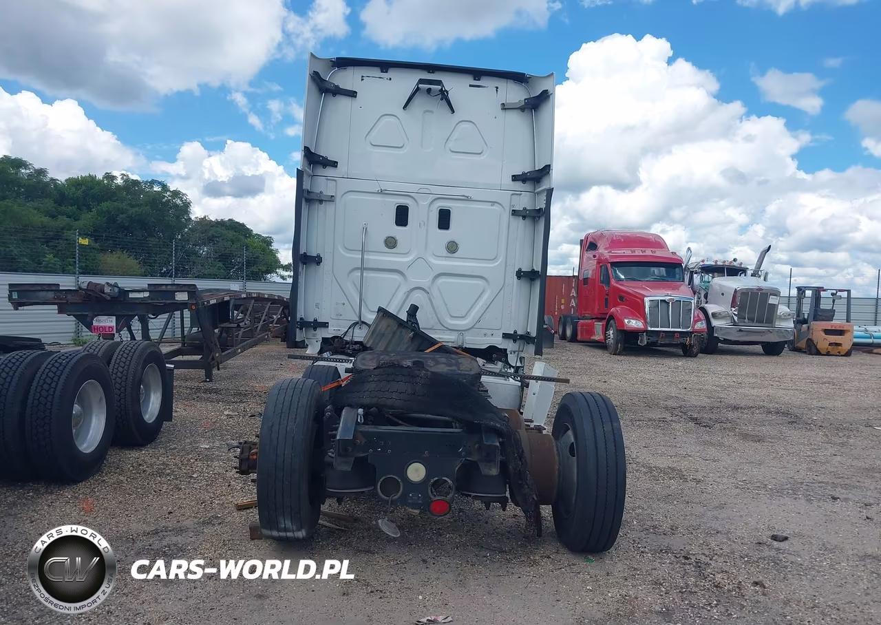 2015 Freightliner Cascadia 125 VIN:3AKJGLD5XFSGD4975 - 15