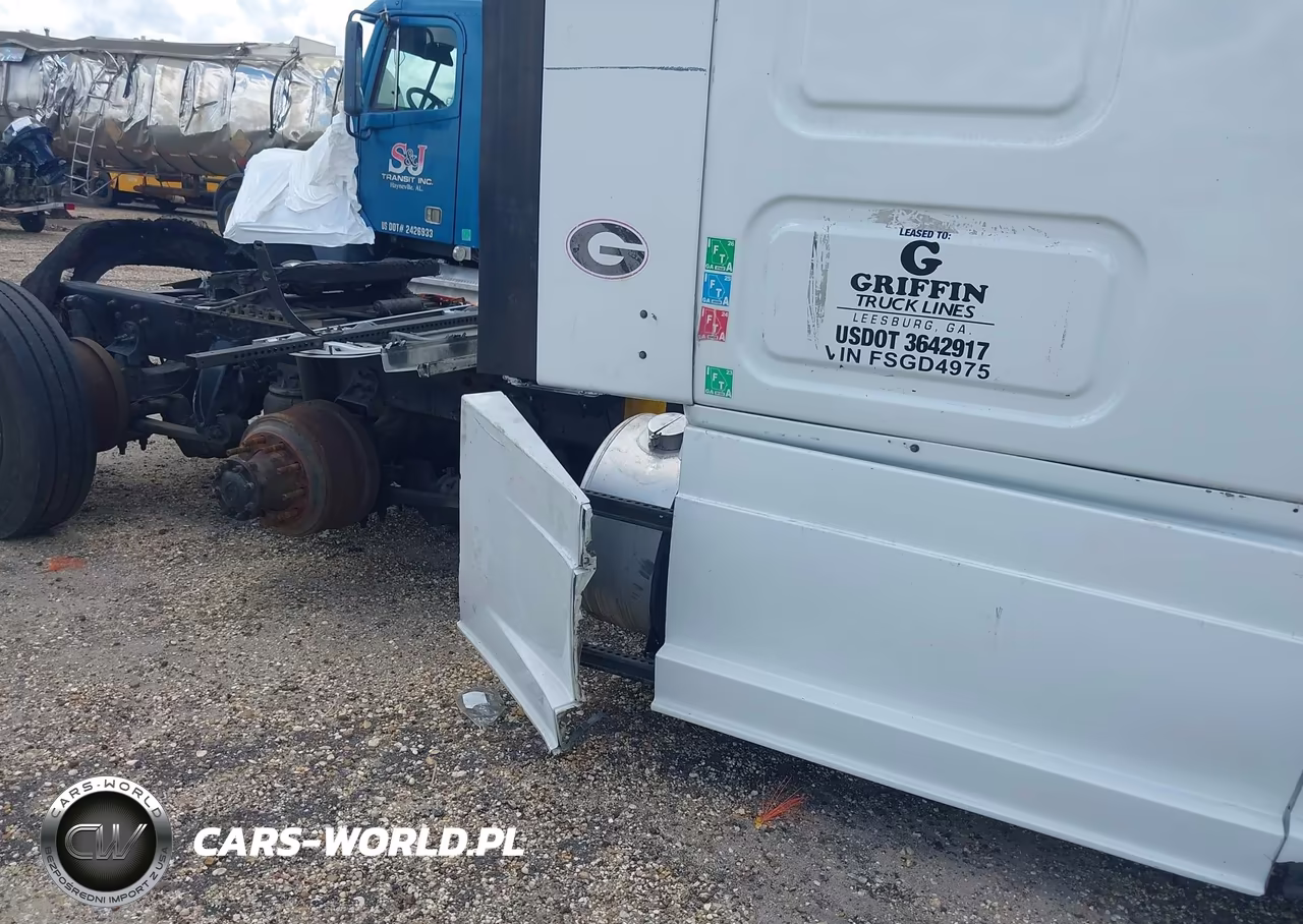 2015 Freightliner Cascadia 125 VIN:3AKJGLD5XFSGD4975 - 17