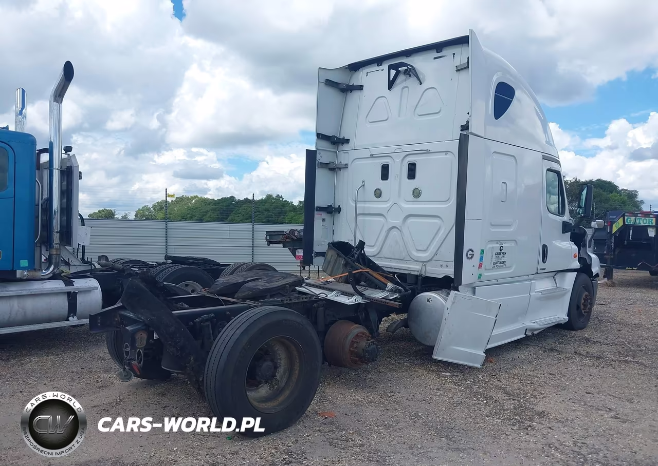 2015 Freightliner Cascadia 125 VIN:3AKJGLD5XFSGD4975 - 4