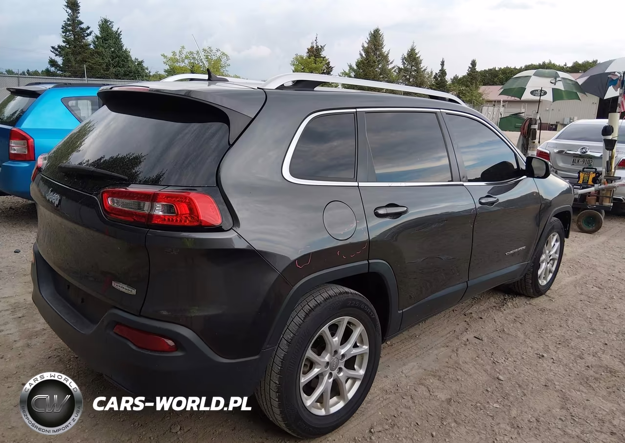 2014 Jeep Cherokee Latitude VIN:1C4PJLCB3EW185160 - 4
