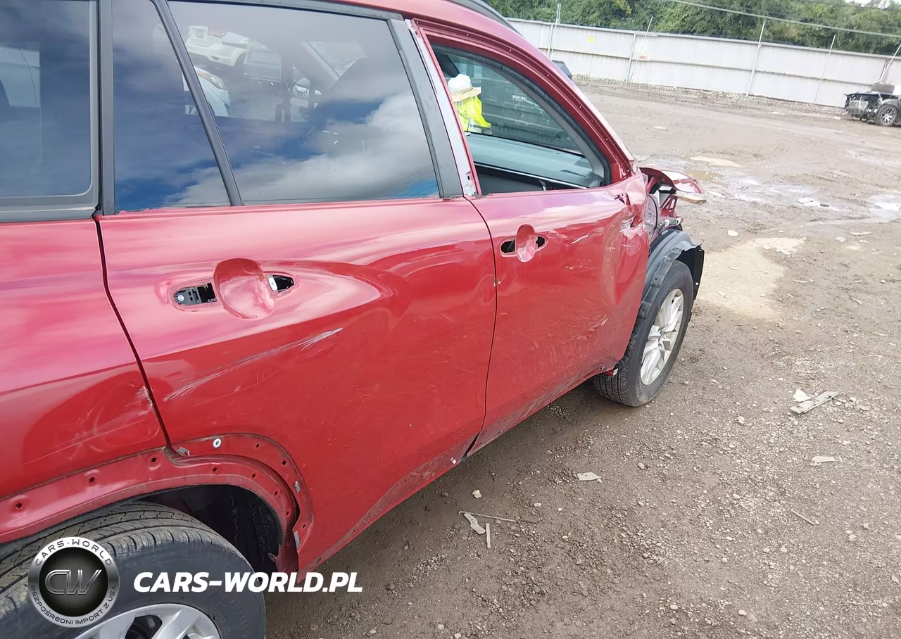 2022 Toyota Corolla Cross Le VIN:7MUBAAAG8NV021549 - 21