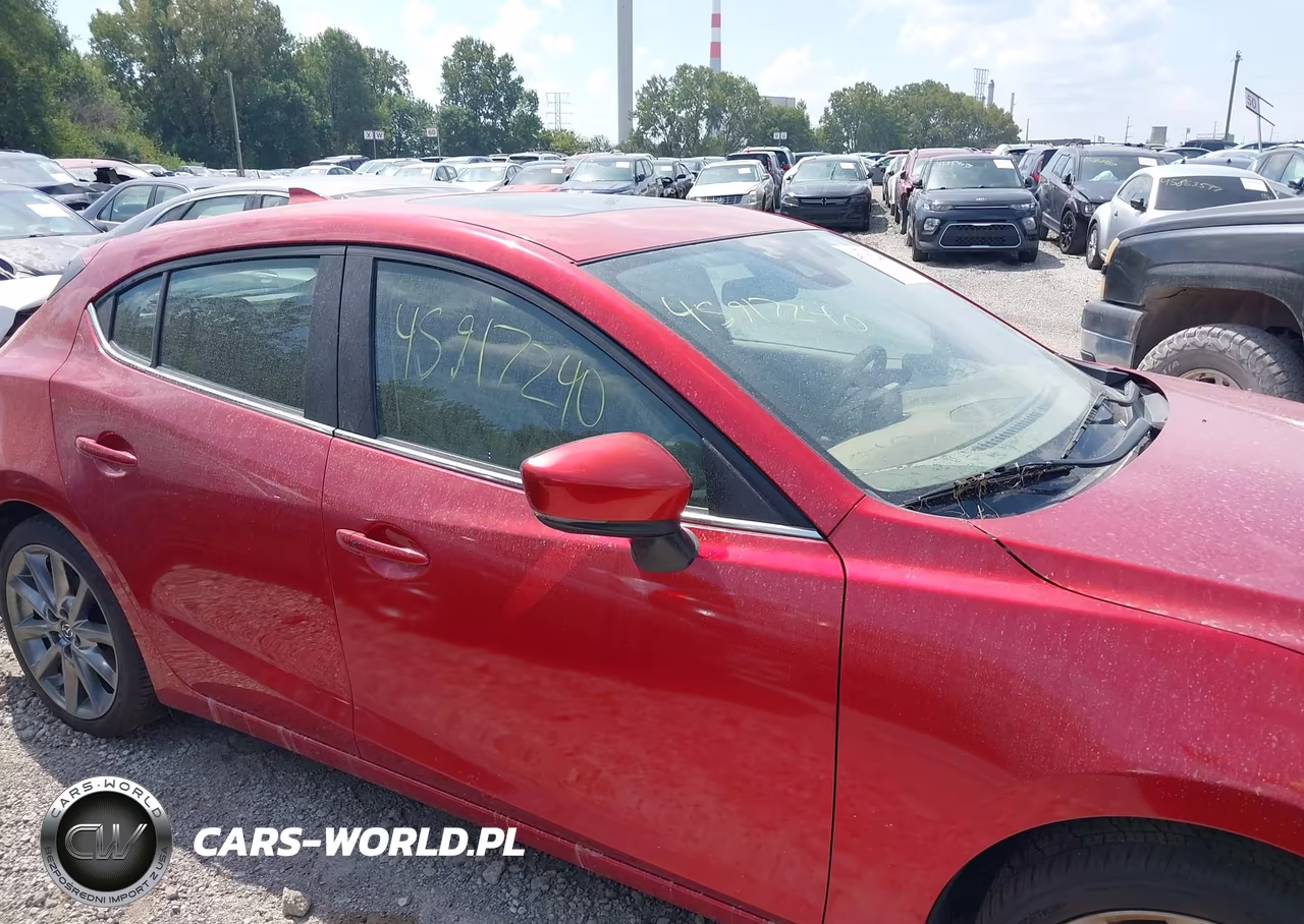 2018 Mazda Mazda3 Touring VIN:3MZBN1L3XJM228802 - 13
