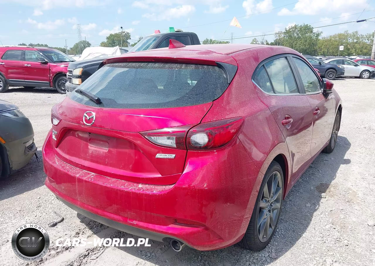 2018 Mazda Mazda3 Touring VIN:3MZBN1L3XJM228802 - 4