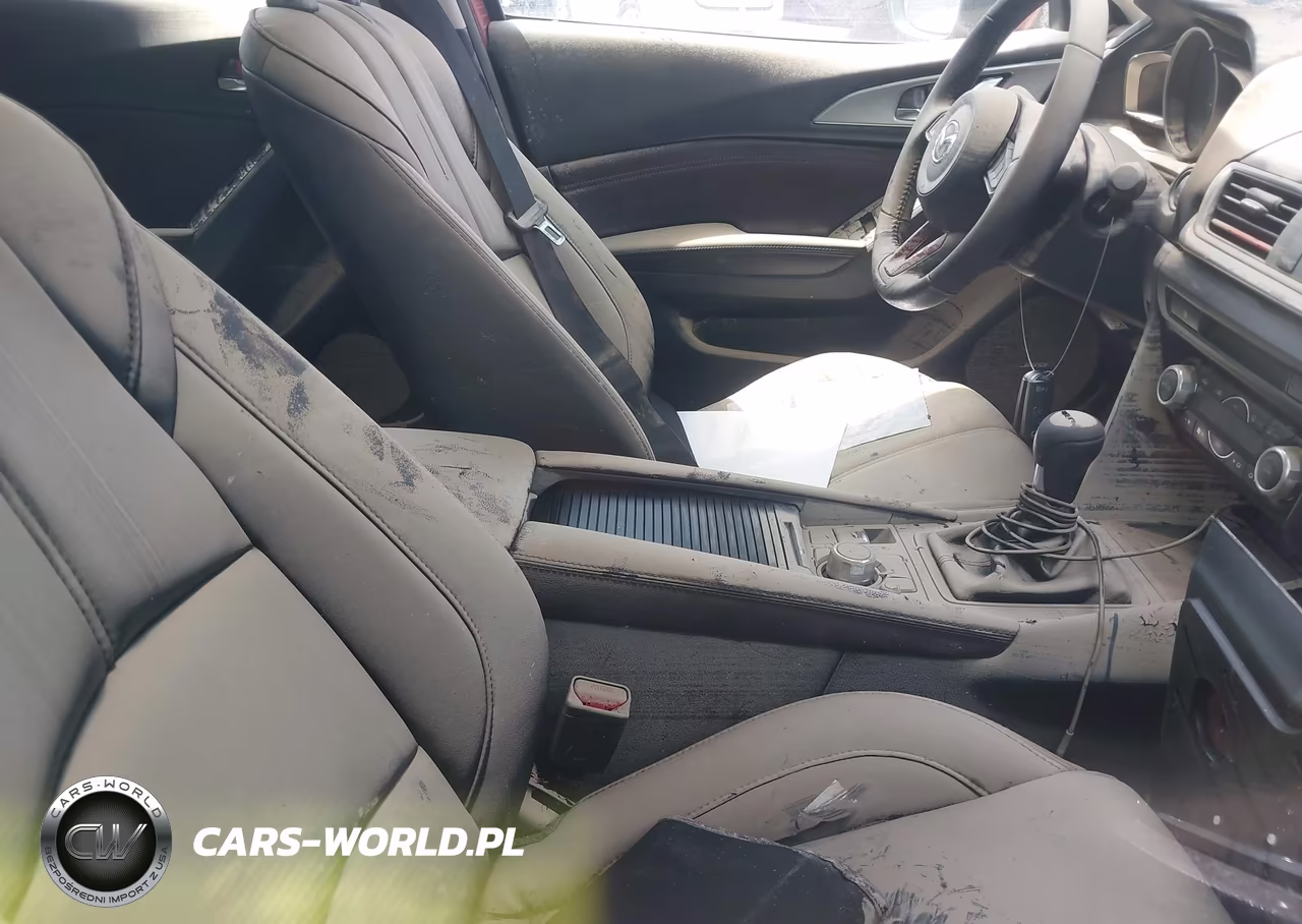 2018 Mazda Mazda3 Touring VIN:3MZBN1L3XJM228802 - 5