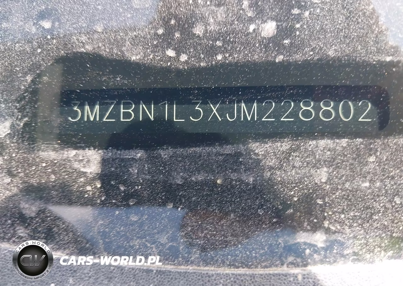 2018 Mazda Mazda3 Touring VIN:3MZBN1L3XJM228802 - 9