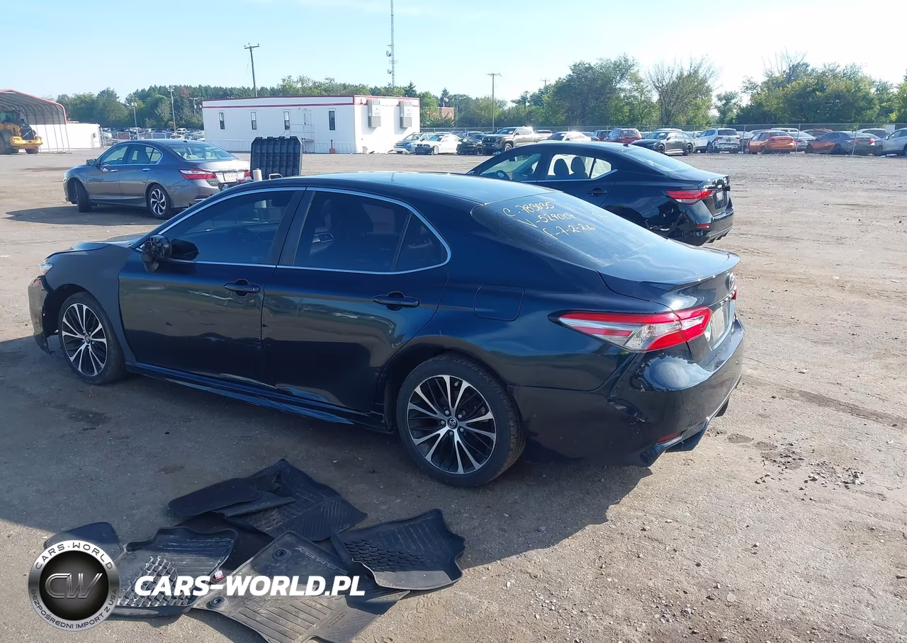 2018 Toyota Camry Se VIN:4T1B11HK6JU529007 - 3