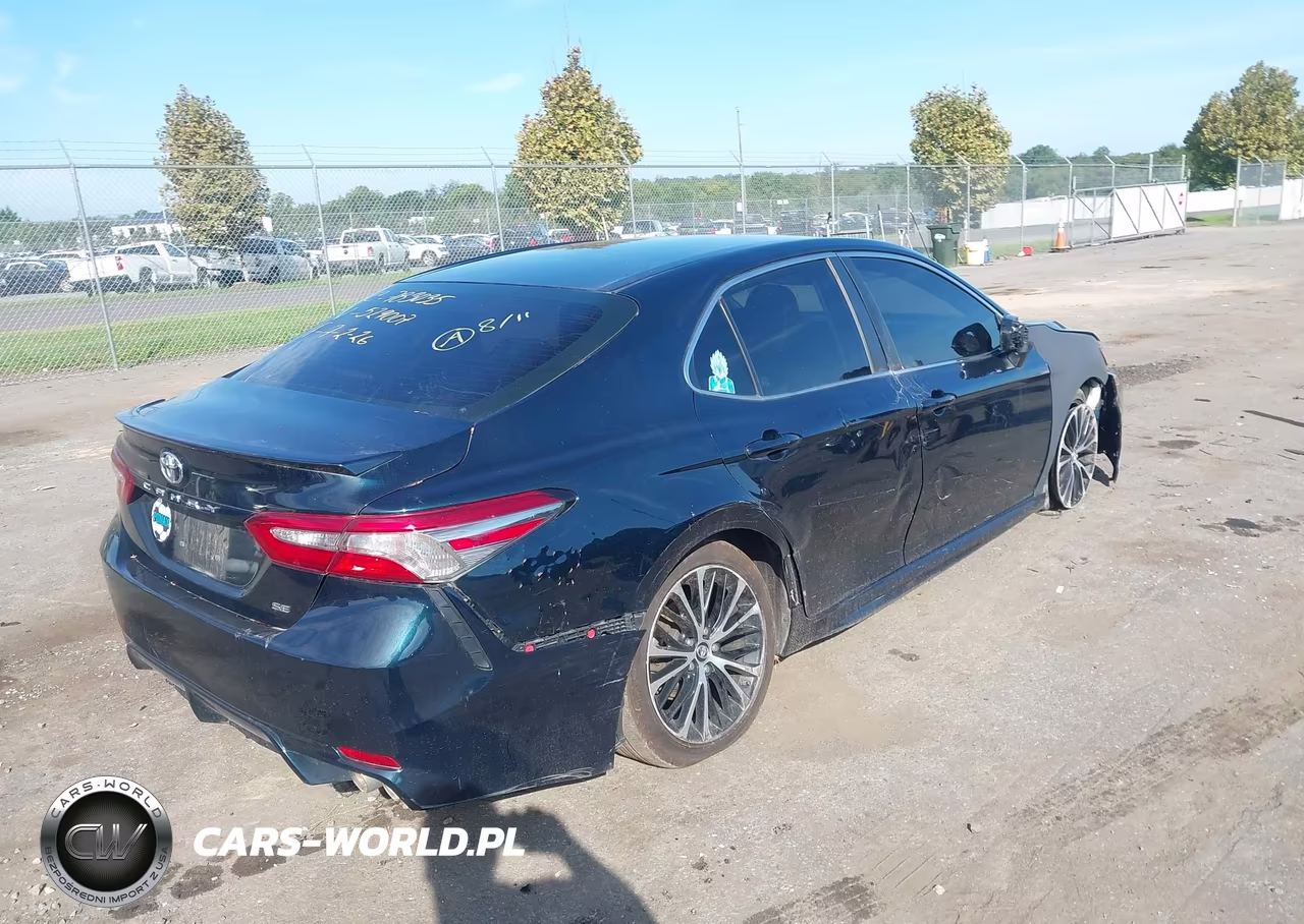 2018 Toyota Camry Se VIN:4T1B11HK6JU529007 - 4