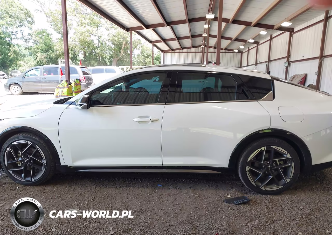 2025 Kia K4 Gt-Line VIN:3KPFW4DE2SE098674 - 14