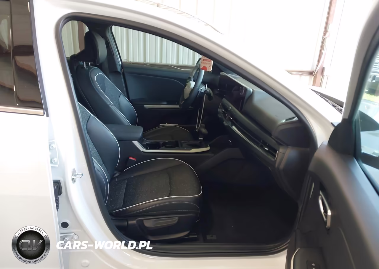 2025 Kia K4 Gt-Line VIN:3KPFW4DE2SE098674 - 5