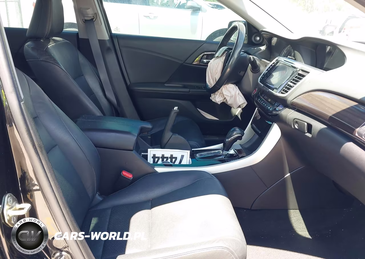 2017 Honda Accord Touring V6 VIN:1HGCR3F92HA040131 - 5