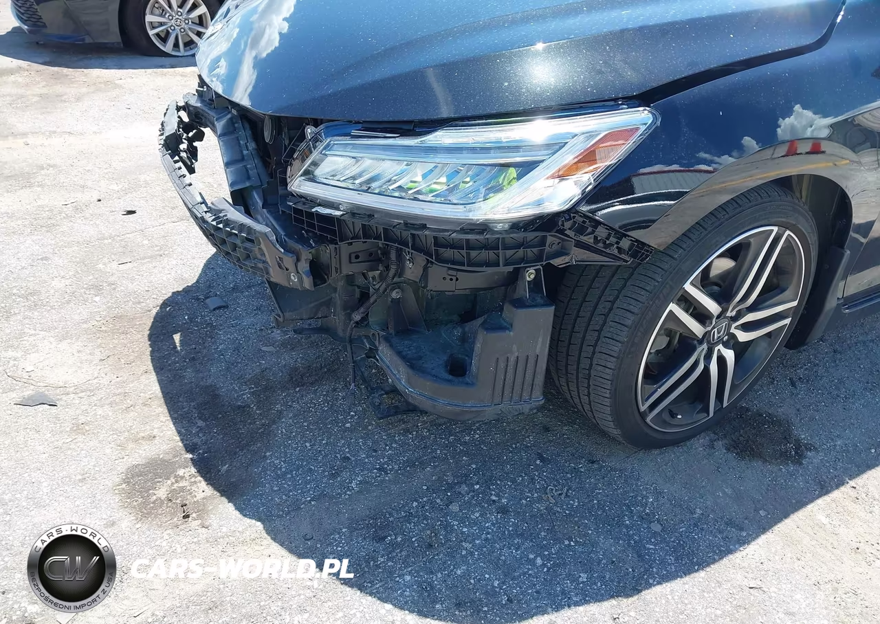 2017 Honda Accord Touring V6 VIN:1HGCR3F92HA040131 - 6