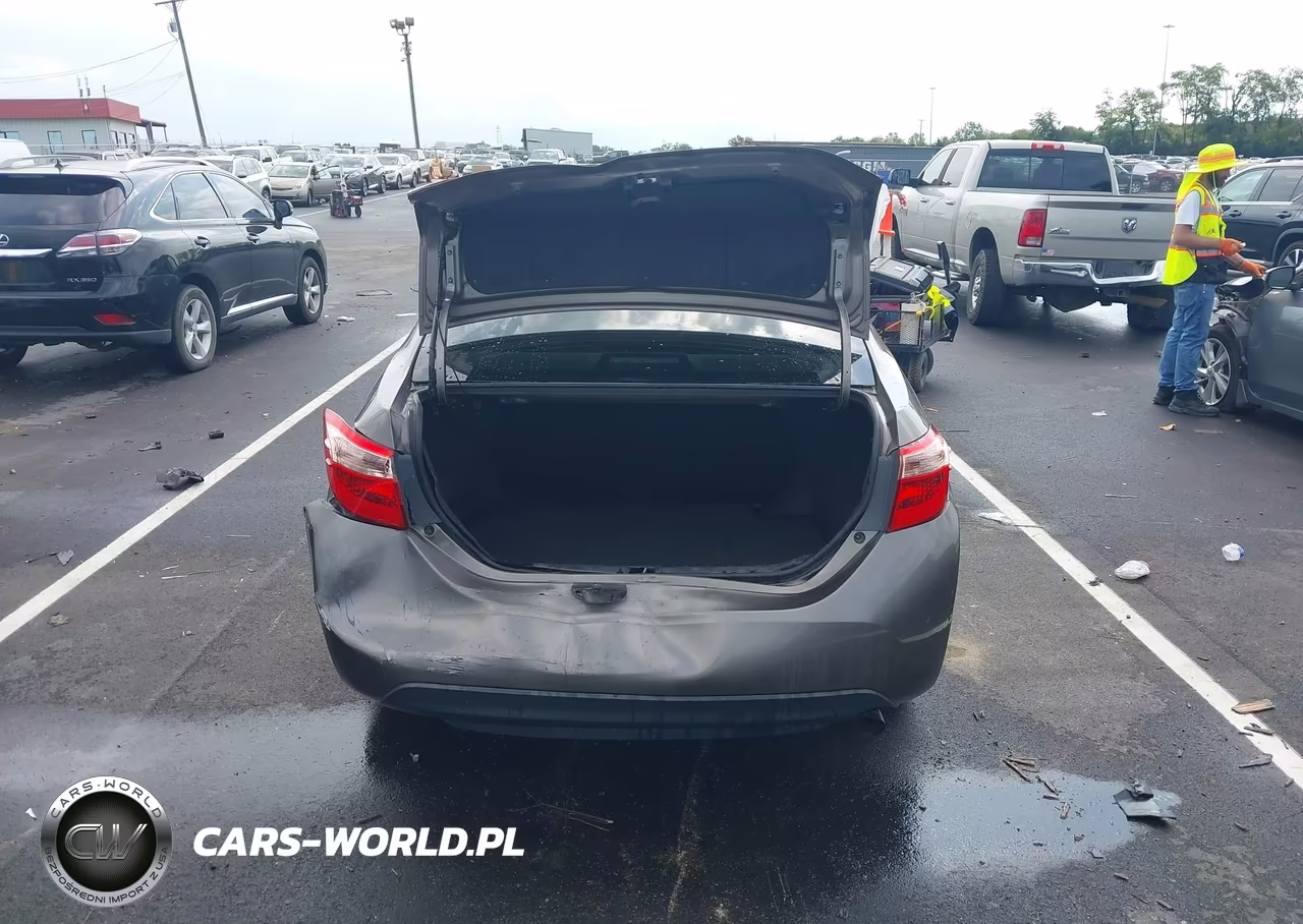 2018 Toyota Corolla Le VIN:2T1BURHE6JC006295 - 17