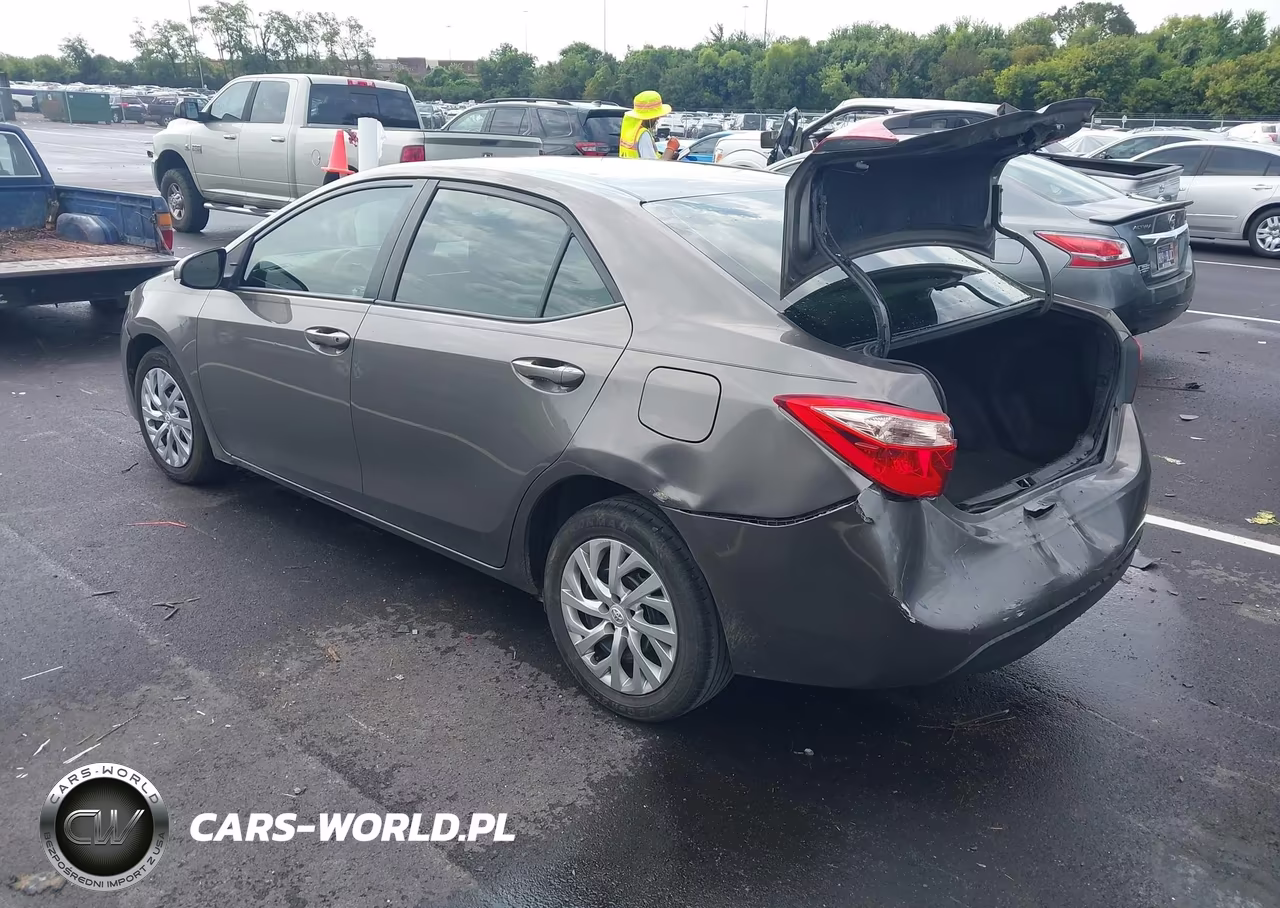 2018 Toyota Corolla Le VIN:2T1BURHE6JC006295 - 3
