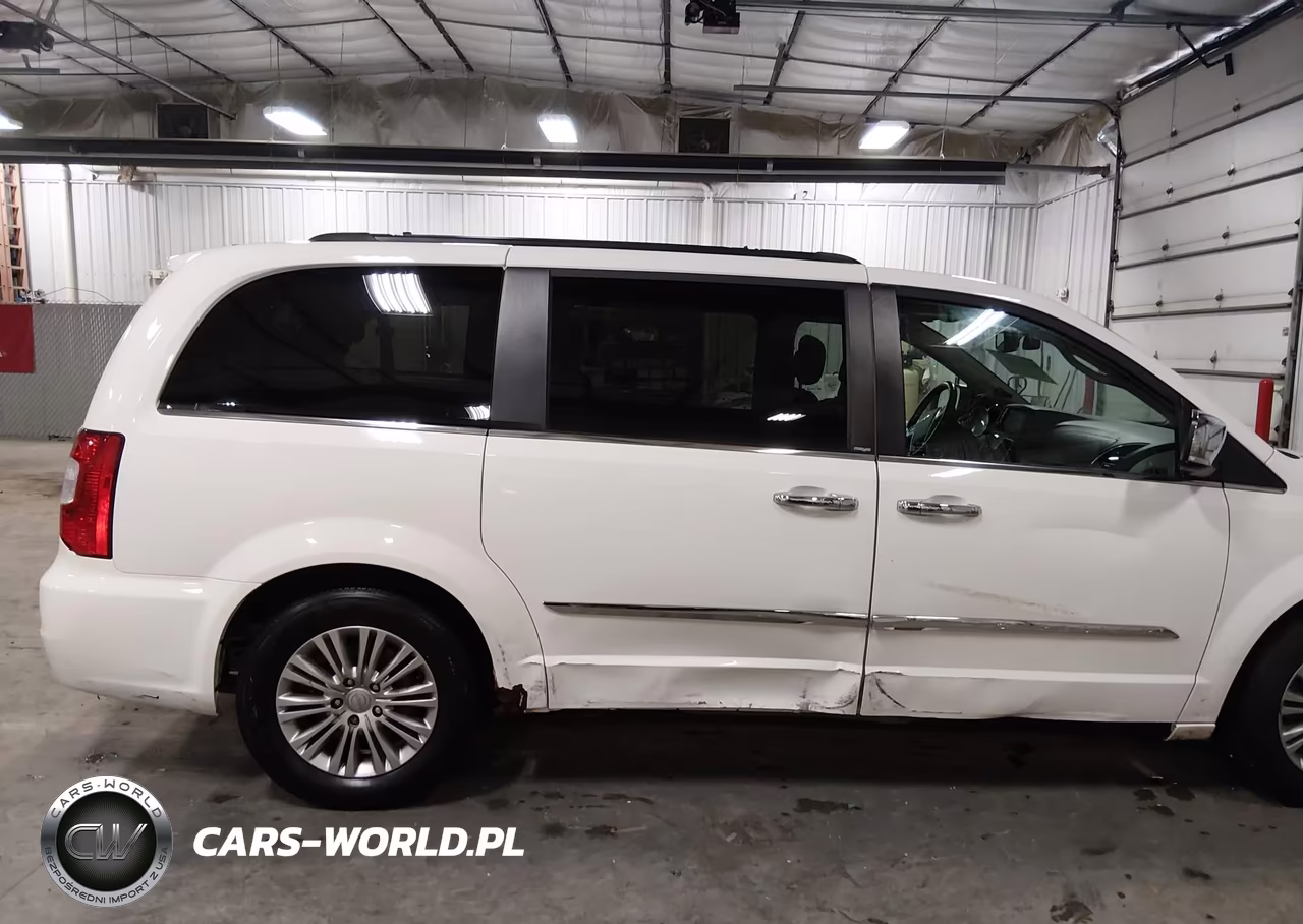 2013 Chrysler Town & Country Touring-L VIN:2C4RC1CG0DR777545 - 6