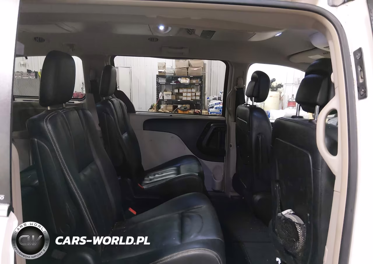 2013 Chrysler Town & Country Touring-L VIN:2C4RC1CG0DR777545 - 8