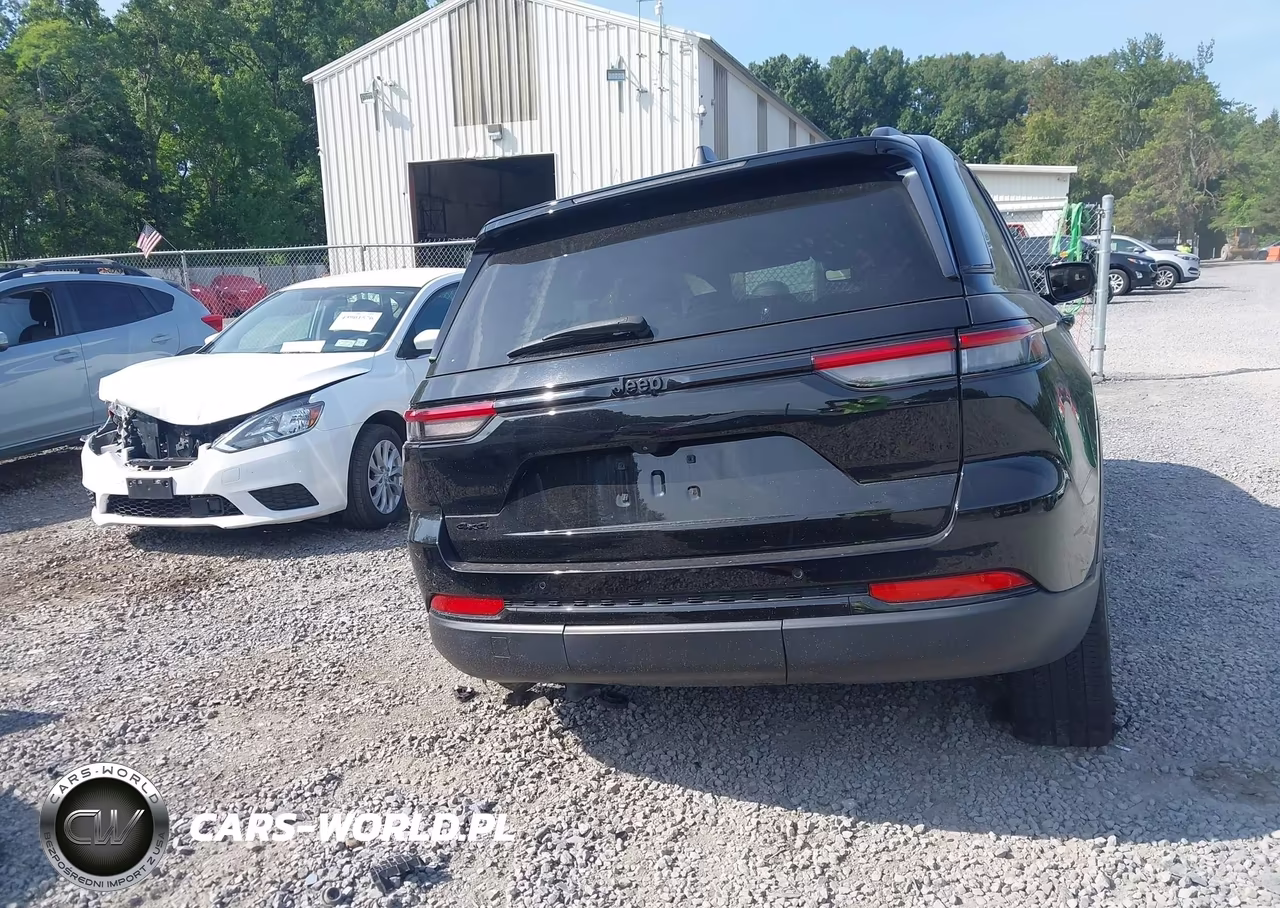 2023 Jeep Grand Cherokee Altitude 4X4 VIN:1C4RJHAG5P8850930 - 16