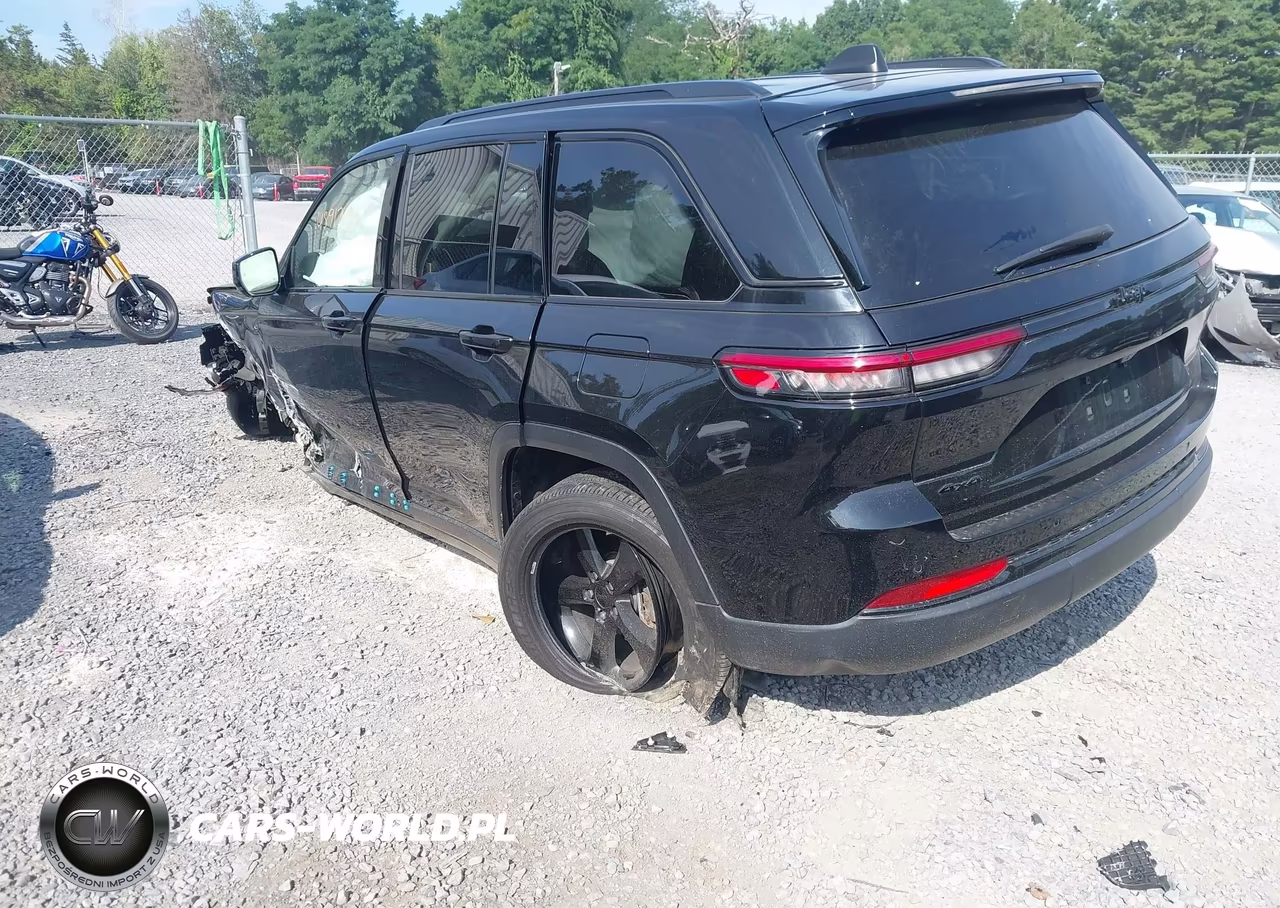 2023 Jeep Grand Cherokee Altitude 4X4 VIN:1C4RJHAG5P8850930 - 3
