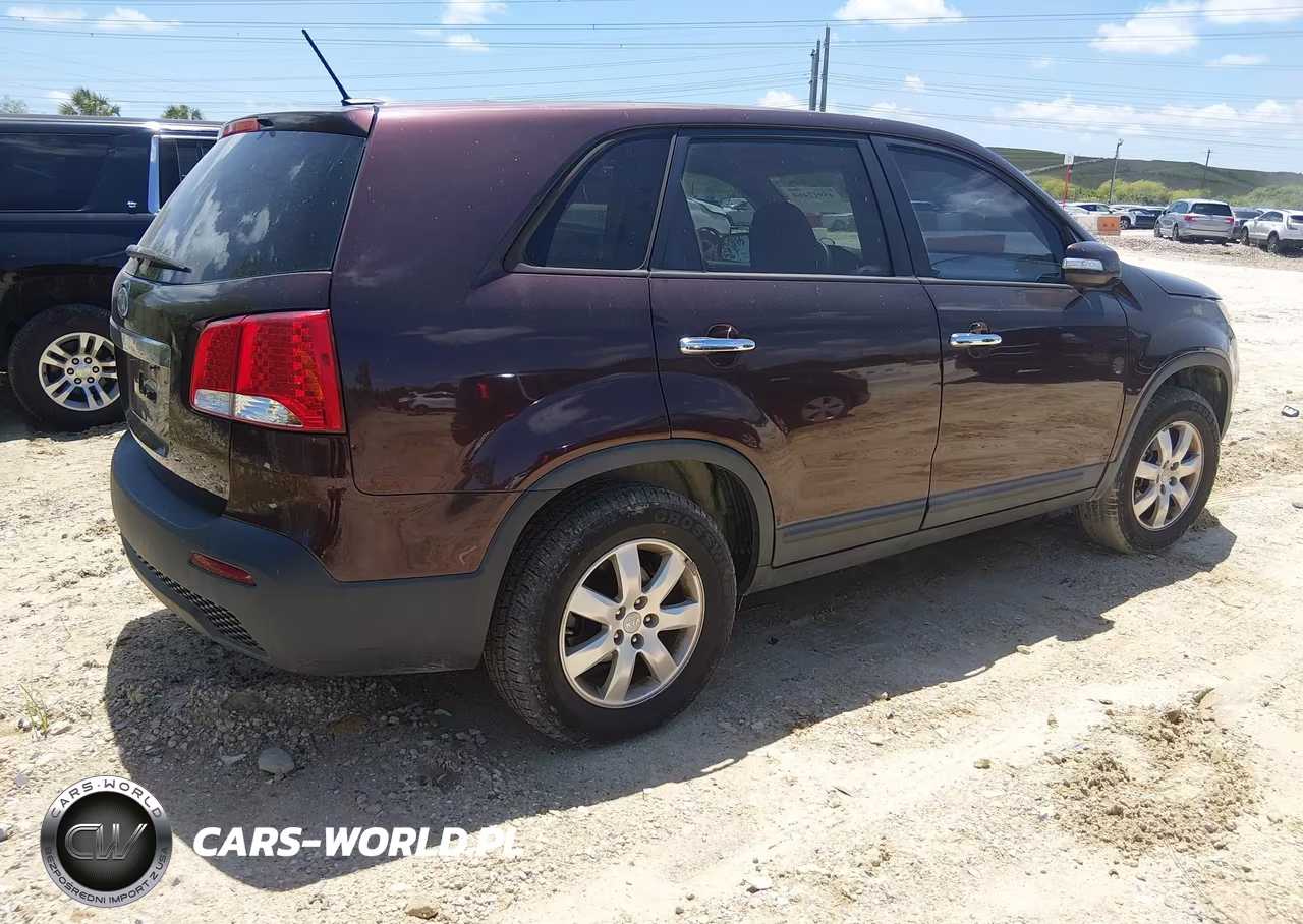 2013 Kia Sorento Lx VIN:5XYKT3A15DG380526 - 4