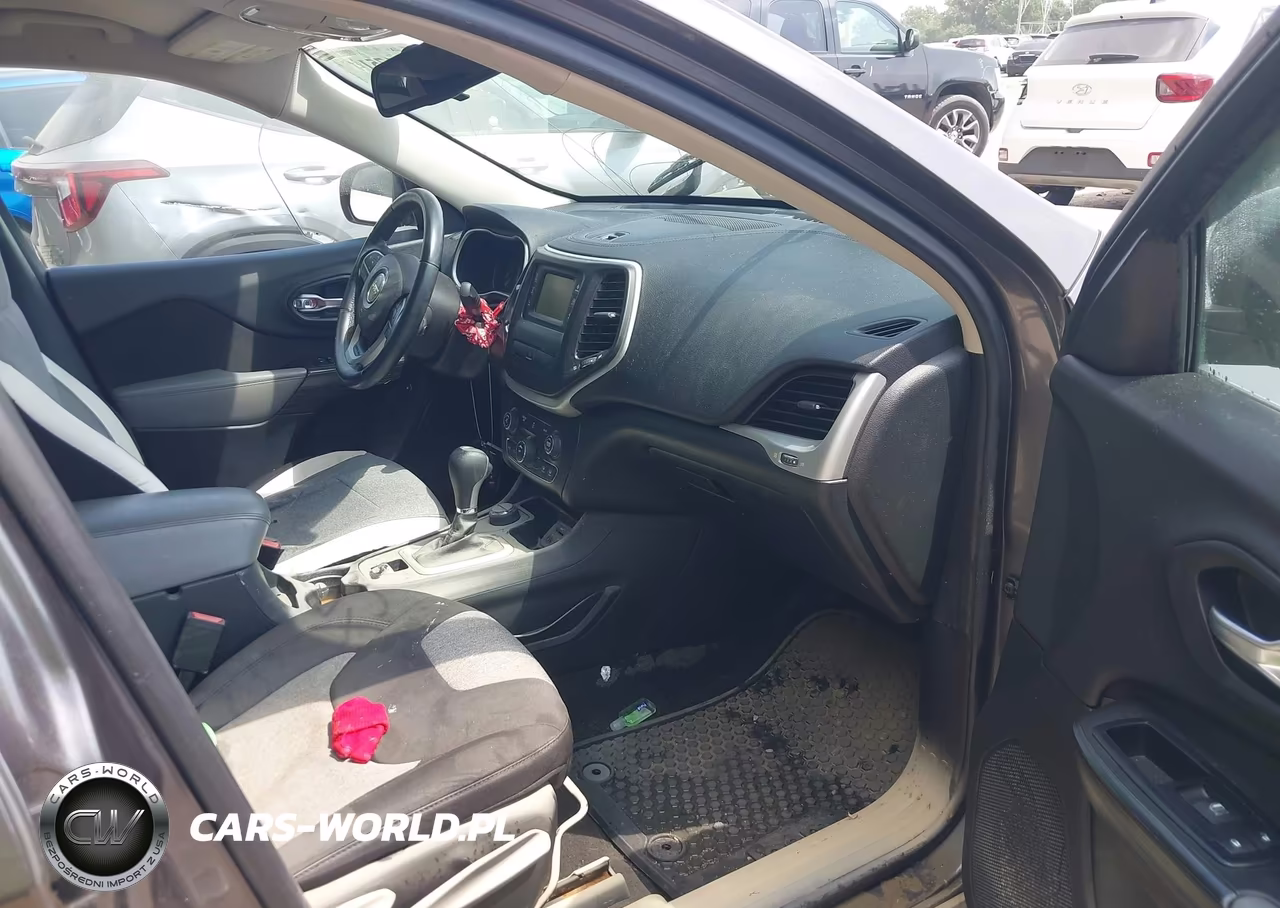 2014 Jeep Cherokee Latitude VIN:1C4PJMCB6EW140574 - 5