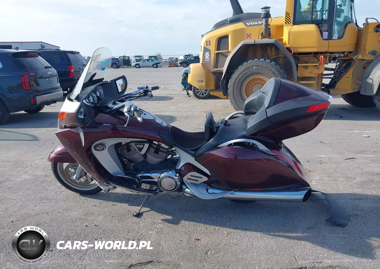 2008 Victory Motorcycles Vision Deluxe VIN:5VPSD36D883005726 - 13