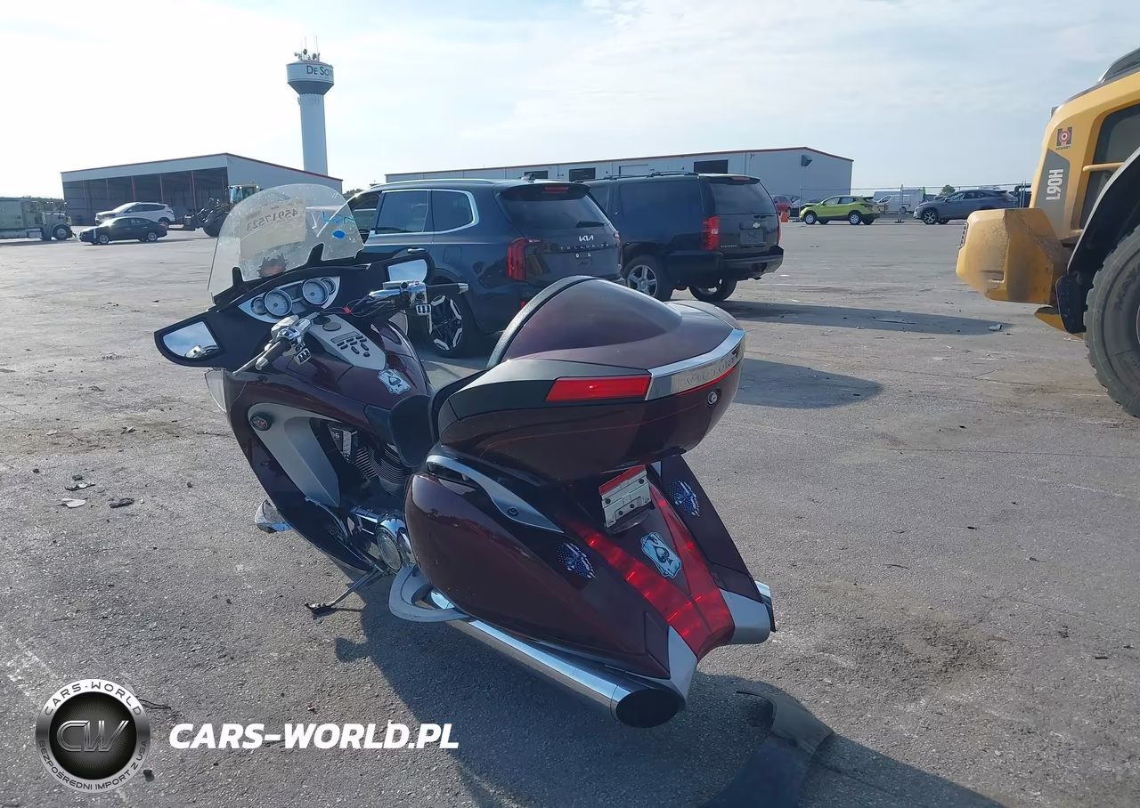 2008 Victory Motorcycles Vision Deluxe VIN:5VPSD36D883005726 - 3
