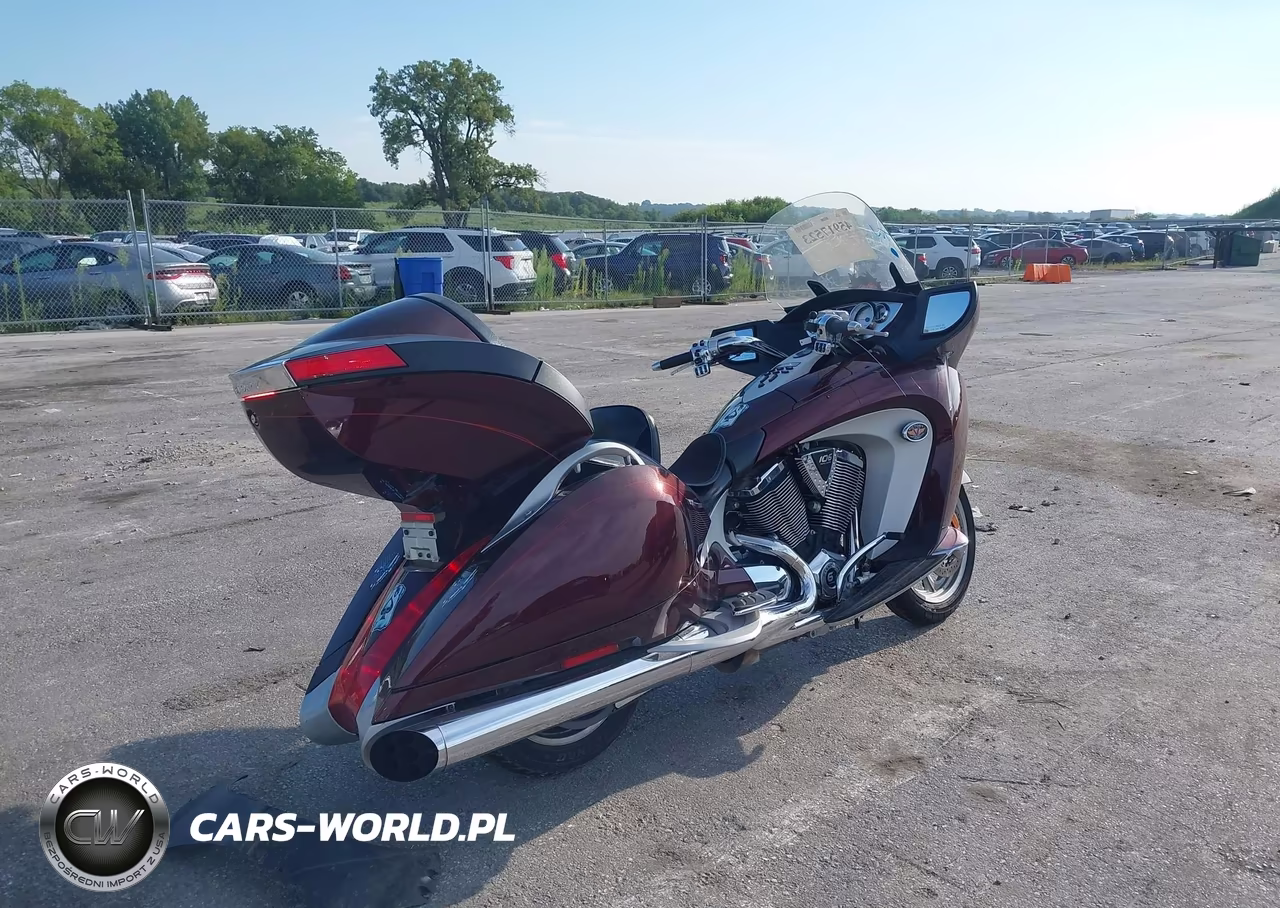 2008 Victory Motorcycles Vision Deluxe VIN:5VPSD36D883005726 - 4