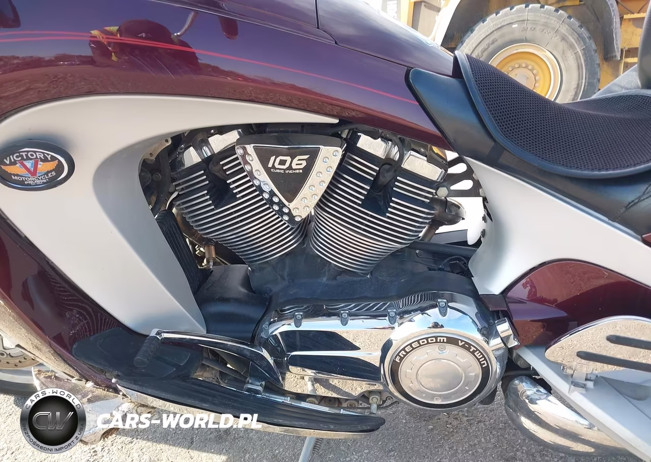 2008 Victory Motorcycles Vision Deluxe VIN:5VPSD36D883005726 - 9