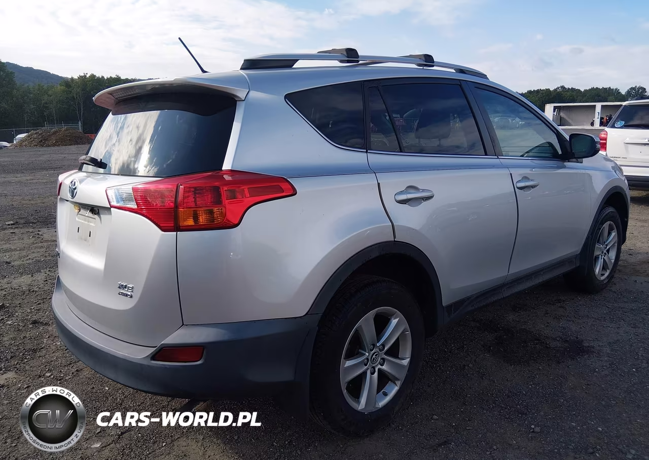 2015 Toyota Rav4 Xle VIN:2T3RFREV1FW328272 - 4