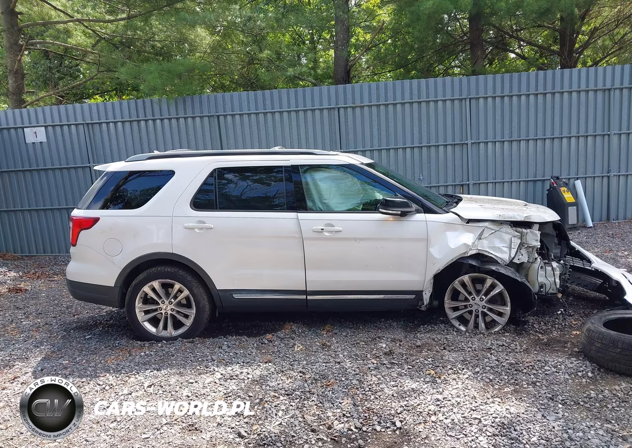 2018 Ford Explorer Xlt VIN:1FM5K8D85JGA62156 - 13