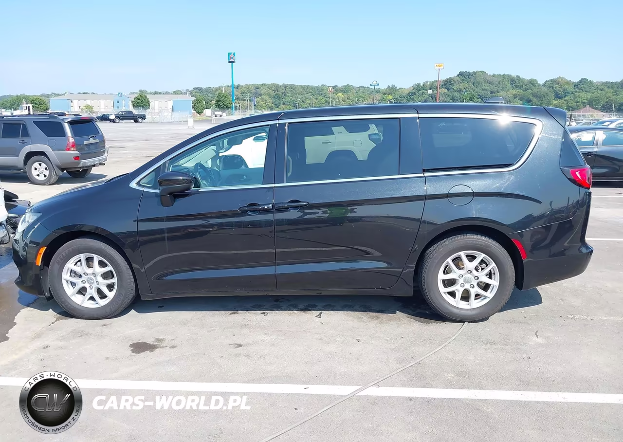 2017 Chrysler Pacifica Touring VIN:2C4RC1DG8HR522565 - 14