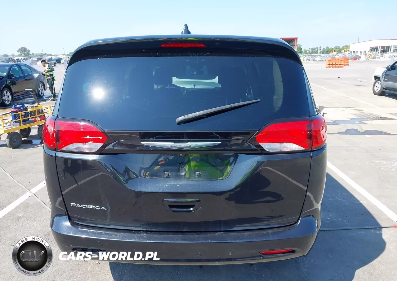 2017 Chrysler Pacifica Touring VIN:2C4RC1DG8HR522565 - 16