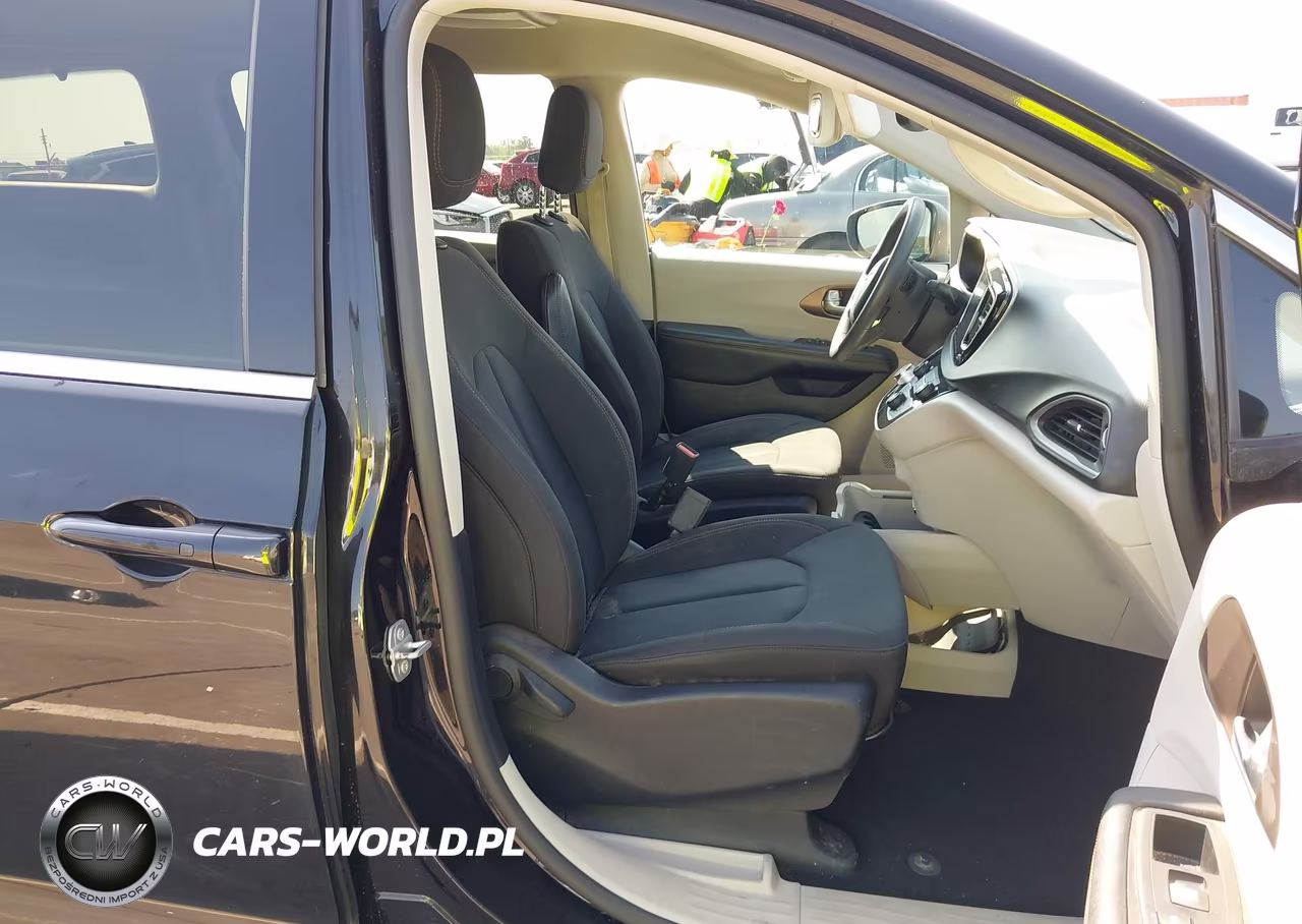 2017 Chrysler Pacifica Touring VIN:2C4RC1DG8HR522565 - 5